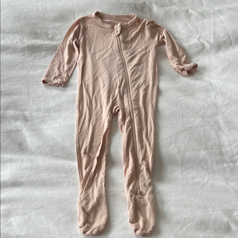 Kyte Baby Zippered Footie in Nude/Blush color 6-12M